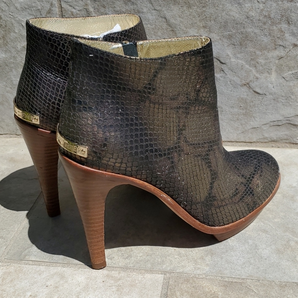 Elaine Turner snake booties